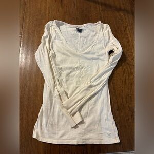 American Eagle Outfitters Long Sleeve V-Neck T-Shirt